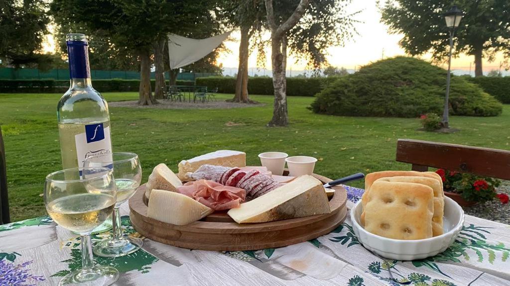 Cascina La Barona Bed & Breakfast Savigliano Luaran gambar